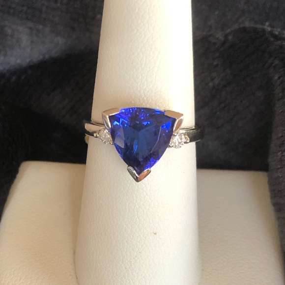 950 platinum 4A tanzanite and diamond ring - Picture 3 of 17